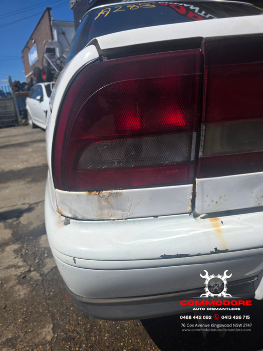 A283 - VS Holden Statesman - Taillight - PASSENGERS SIDE