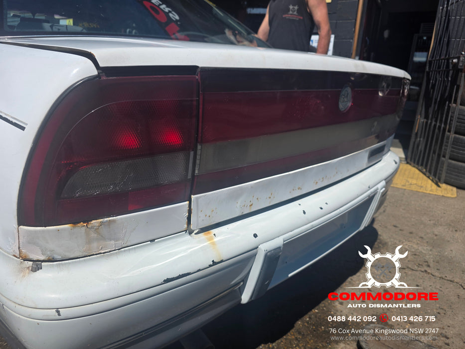 A283 - VS Holden Statesman - Taillight - PASSENGERS SIDE