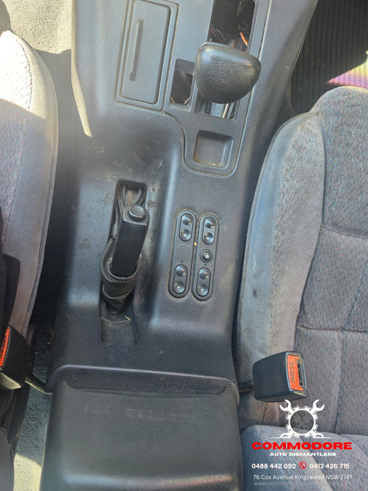 A283 - VS Holden Statesman - Centre Console w/ Lid & Rear Vents AUTO V8 - TRIM #25i