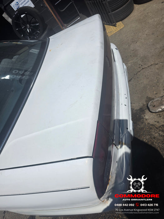 A283 - VS Holden Statesman - Bootlid with Garnish - ALASKAN WHITE #J064