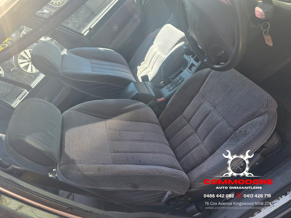 A283 - VS Holden Statesman - Front Seat - CLOTH PAIR - TRIM #25i