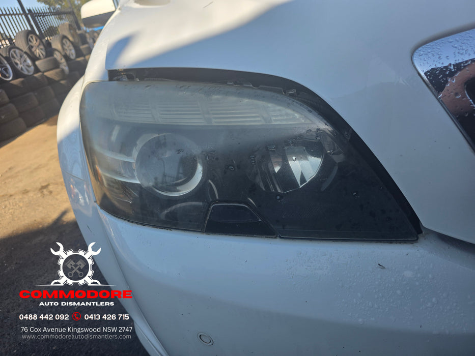 A288 - WM Holden Caprice V - Driver's Side GENUINE Xenon Headlight