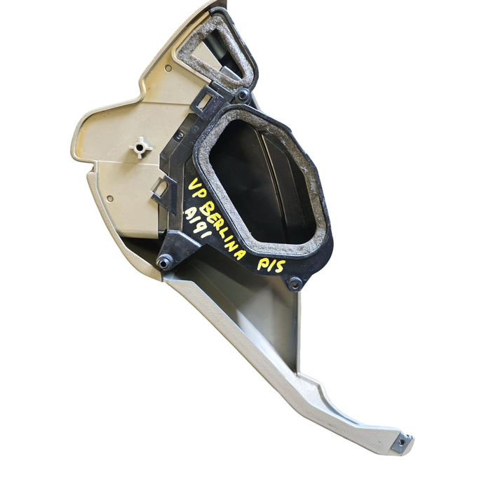 A191 - VP HOLDEN COMMODORE SEDAN - Door Air Vent PASSENGER SIDE Classic Beige Trim #62i