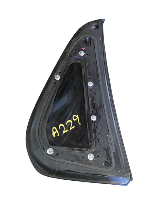 A229 - VE/VF HOLDEN COMMODORE UTILITY - QUATER WINDOW GLASS - PASSENGER'S SIDE