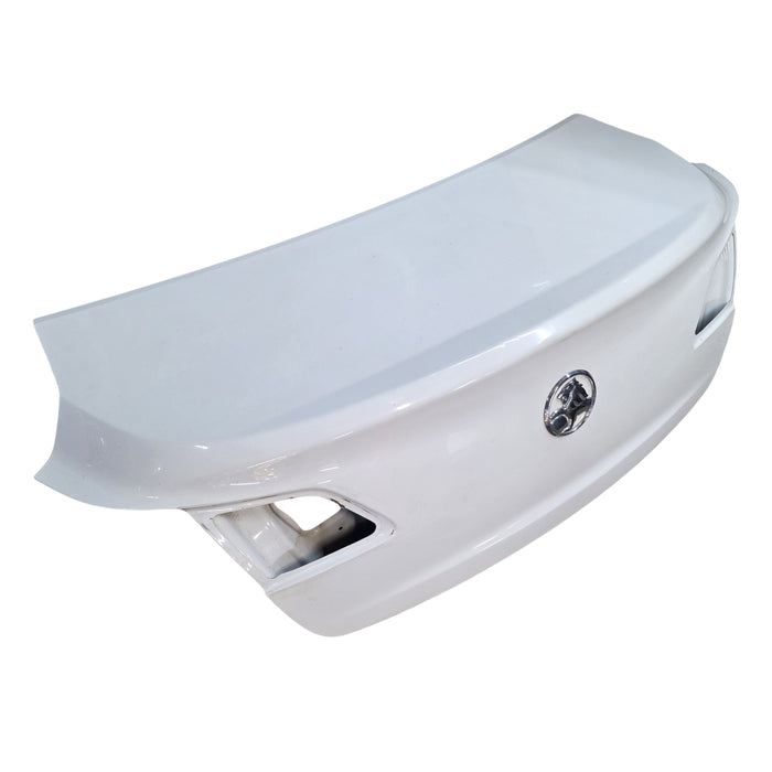 VF001 - VF Holden Calais V Sedan - Bootlid with Holden Badge Heron White #679F