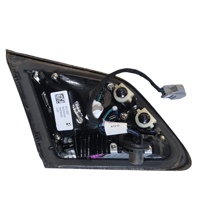 VF001 - VF Holden Calais V Sedan - Drivers Side Bootlid Taillight