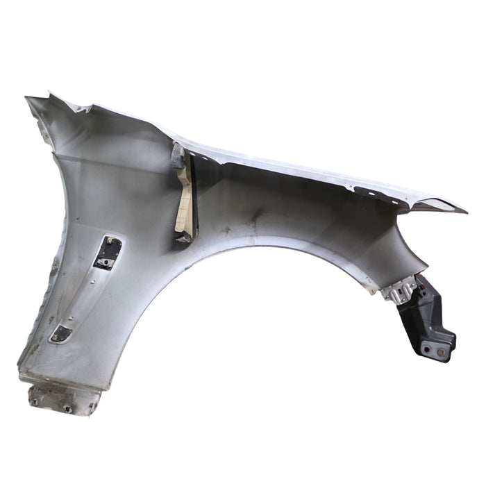 VF001 - VF Holden Calais V Sedan - Passenger Guard with guard blinker Heron White #679F