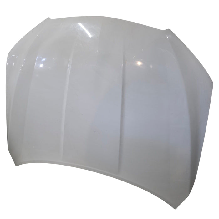 VF001 - VF Holden Calais V Sedan - Bonnet Heron White #679F