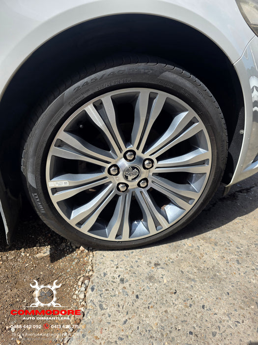 A296 - VF Holden Calais Sedan - Set of 5 Genuine Holden Calais 19" Wheels 245/40 R19