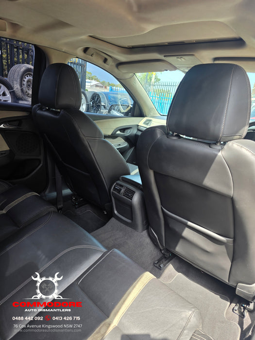 A296 - VF Holden Calais Sedan - Interior Light Bracket