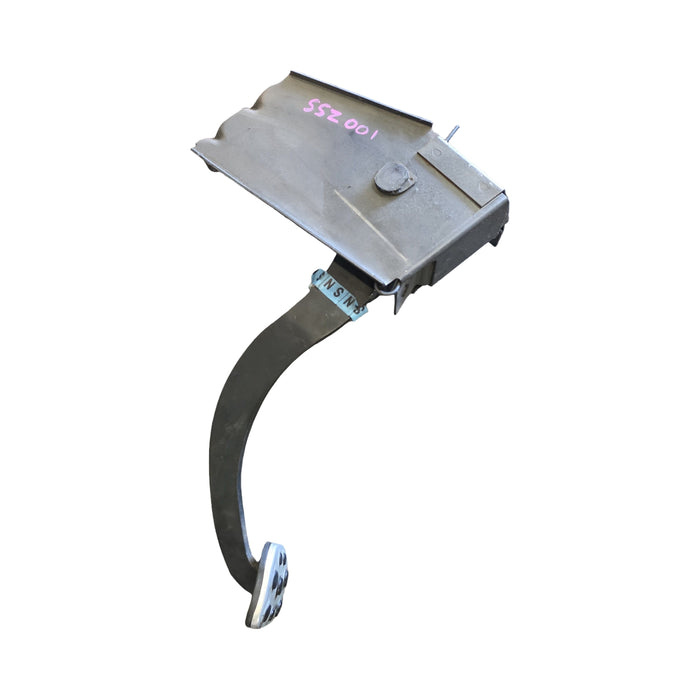SSZ001 - VZ SS Holden Commodore Utility - Clutch Pedal V8 MANUAL - GENUINE
