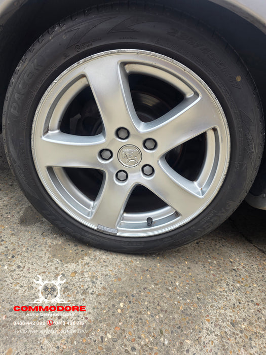 A299 - VZ Holden Equipe V6 LEO Ecotec M30, Auto 198,XXXkms Paint Code #636R Nitrate Silver