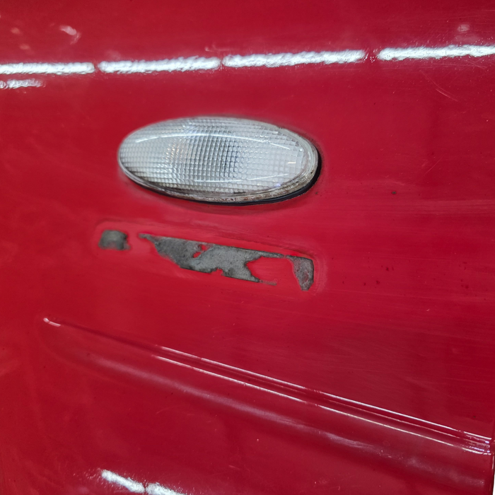 VXSS001 - VX SS HOLDEN COMMODORE - Passengers Front Guard w/ Guard Blinker - STING RED #687F