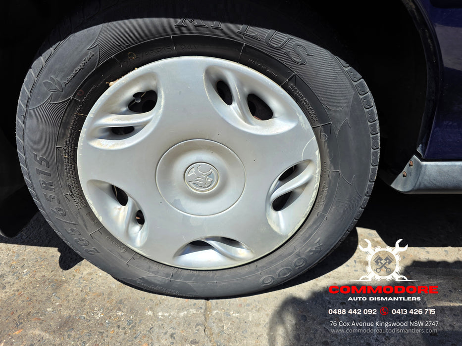 A301 - VT HOLDEN COMMODORE - GENUINE Hub Cap Set 15" INCH (SET OF 4)