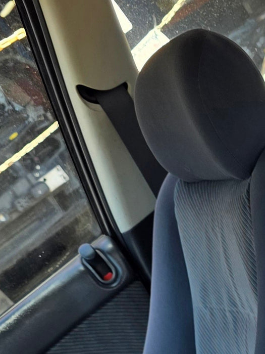 A301 - VT HOLDEN COMMODORE - Seatbelt Driver's Front - GREY