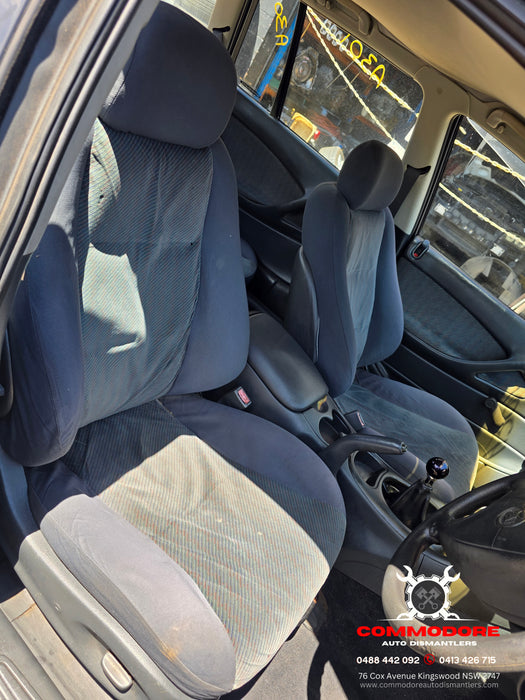 A301 - VT HOLDEN COMMODORE - Seatbelt Driver's Front - GREY