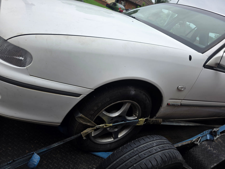 A305 - VR Holden Commodore SEDAN - Front Guard Passenger's Front - ALASKAN WHITE #J064
