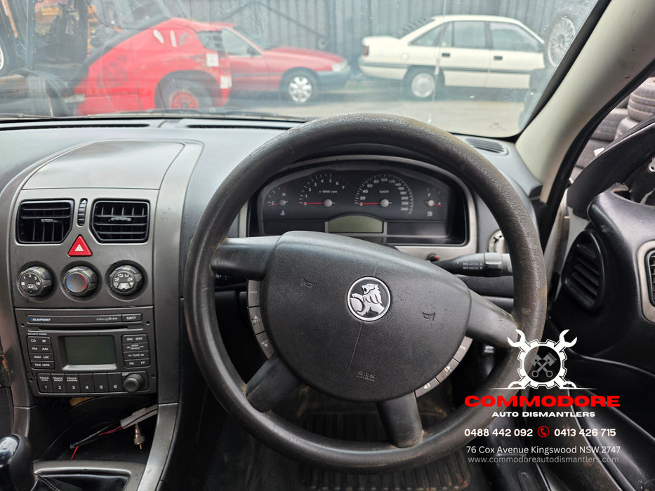 A303 - VZ Holden ONE TONNER - Cluster V6 MANUAL - P/N: 92121930 LVL 1 (STANDARD) CN - VIN: 6G1ZK03895L450701 - 402, xxxkms