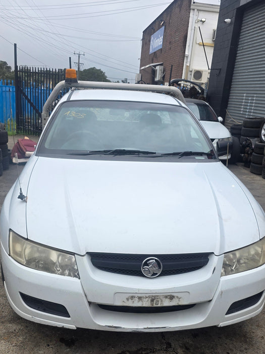 A303 - VZ Holden ONE TONNER Utility - Bonnet GENUINE - HERON WHITE #679F