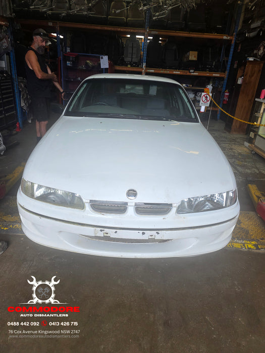 A306 - VR Holden Commodore Sedan - Front Wiper Motor w/ Linkage Arm