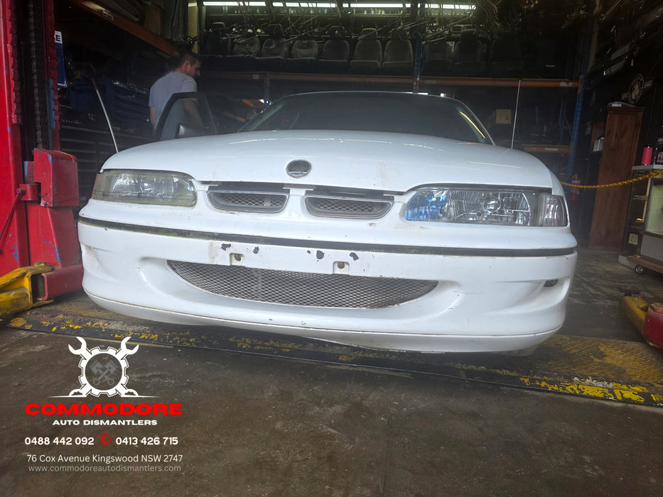 A306 - VR Holden Commodore Sedan - Front Bar - ALASKAN WHITE #J064