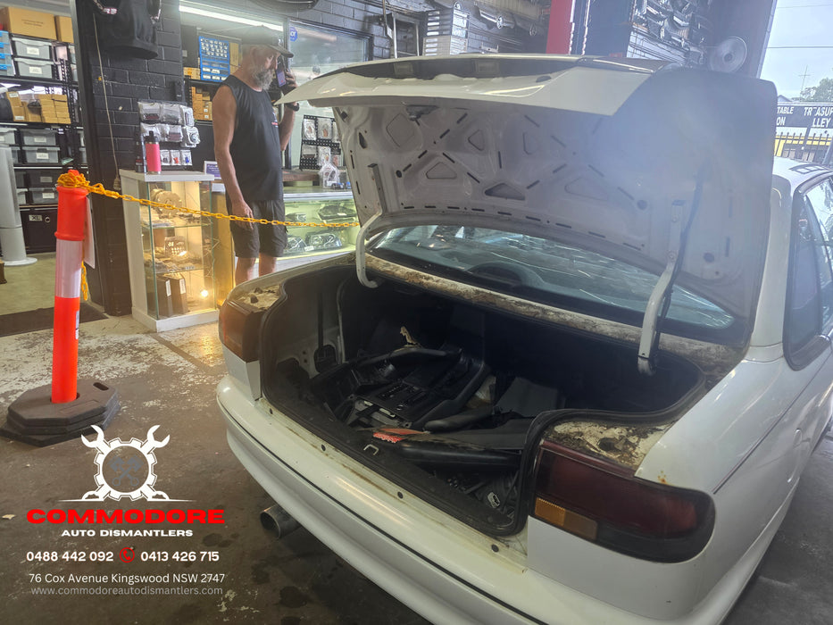 A306 - VR Holden Commodore Sedan - Bootlid w/ Inner Taillight's, Badge and painted Garnish - ALASKAN WHITE #J064