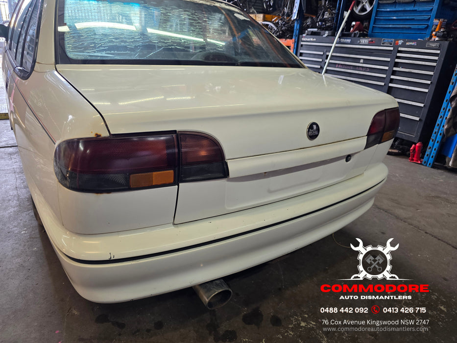 A306 - VR Holden Commodore Sedan - Bootlid w/ Inner Taillight's, Badge and painted Garnish - ALASKAN WHITE #J064