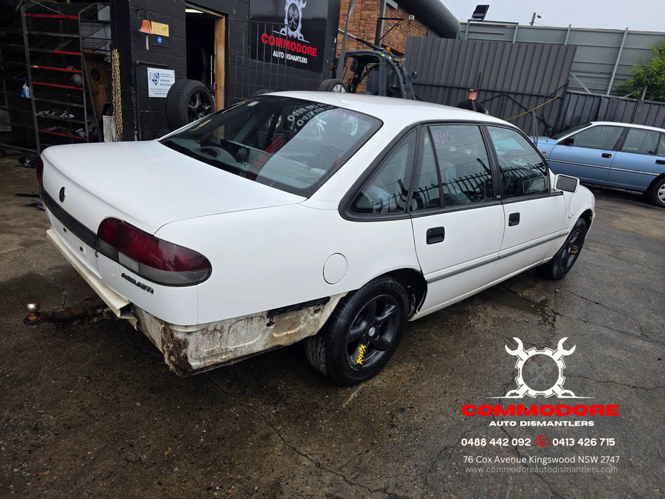 A305 - VR Holden Commodore Sedan - Driver's Front Hub (ABS Compatible)