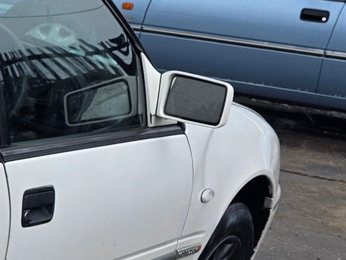 A305 - VR Holden Commodore SEDAN - Driver's Side Mirror (POWERED) - ALASKAN WHITE #J064