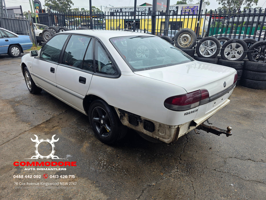 A305 - VR Holden Commodore / Calais (1994) - Owner's Handbook "VR SERIES"