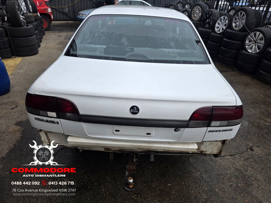 A305 - VR Holden Commodore SEDAN - Bootlid w/ Inner Taillights & Garnish - ALASKAN WHITE #J064