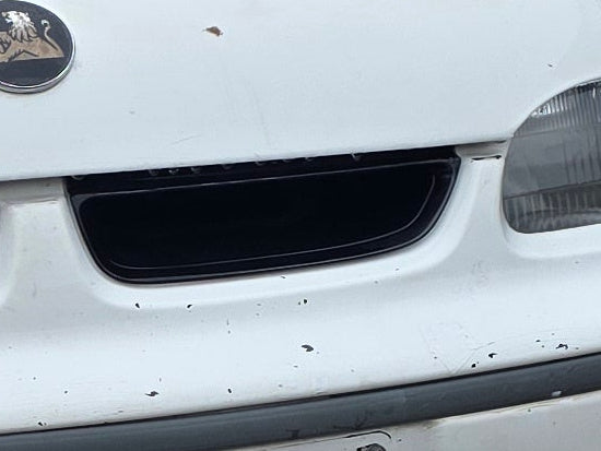 A305 - VR Holden Commodore SEDAN - Front Grille Passenger's Side - BLACK