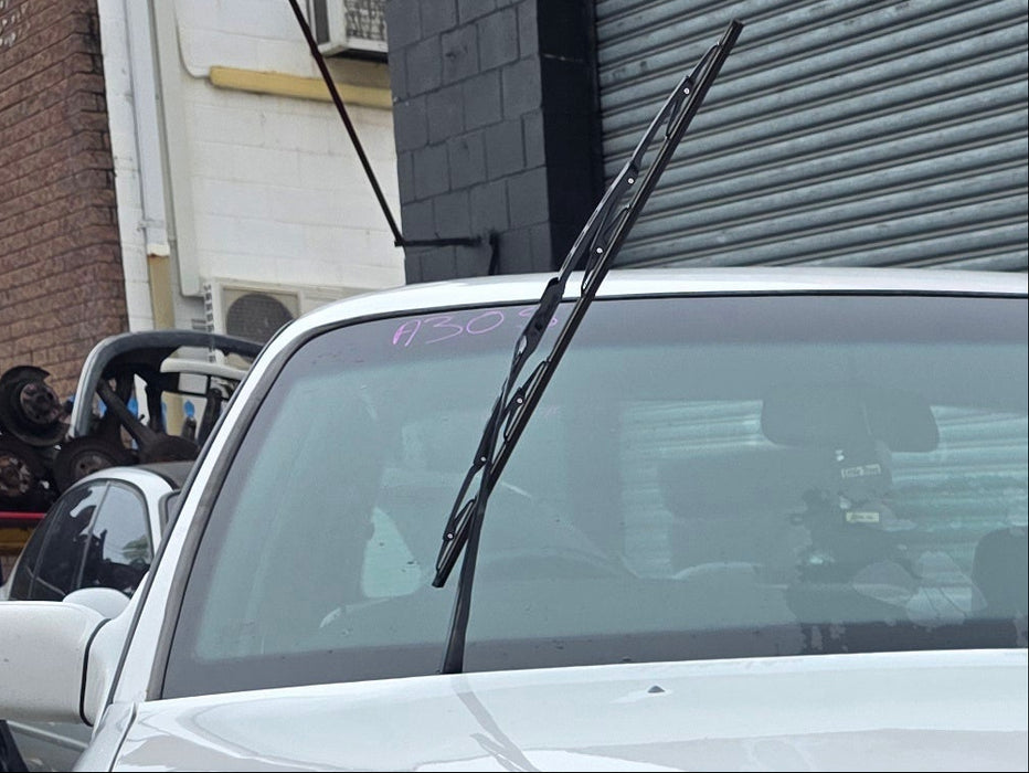 A305 - VR Holden Commodore SEDAN - Windscreen Wiper Arm - Driver's Side