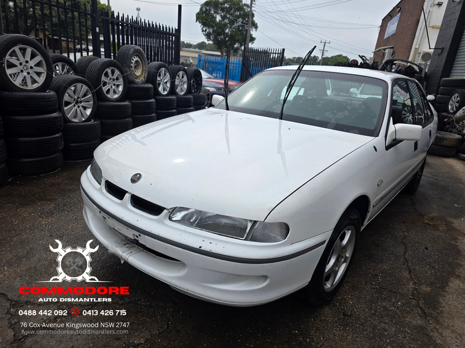 A305 - VR Holden Commodore Sedan - Driver's Front Hub (ABS Compatible)