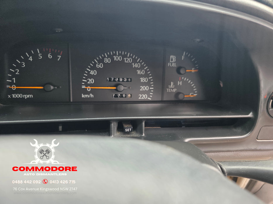 A305 - VR Holden Commodore SEDAN - Cluster V6 AUTO LG2 - VIN: 6H8VRK19HRL704647 - 173, 931kms - P/N: 92042477 RF