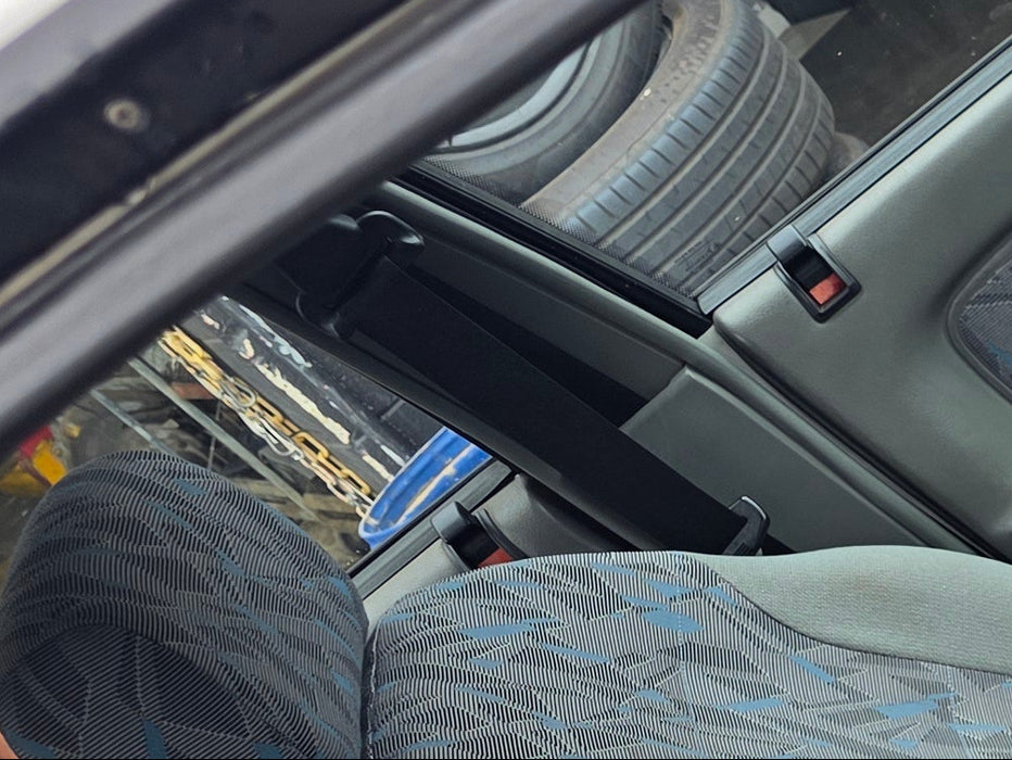 A305 - VR Holden Commodore SEDAN - Front Seatbelt Passenger's Side - BLACK