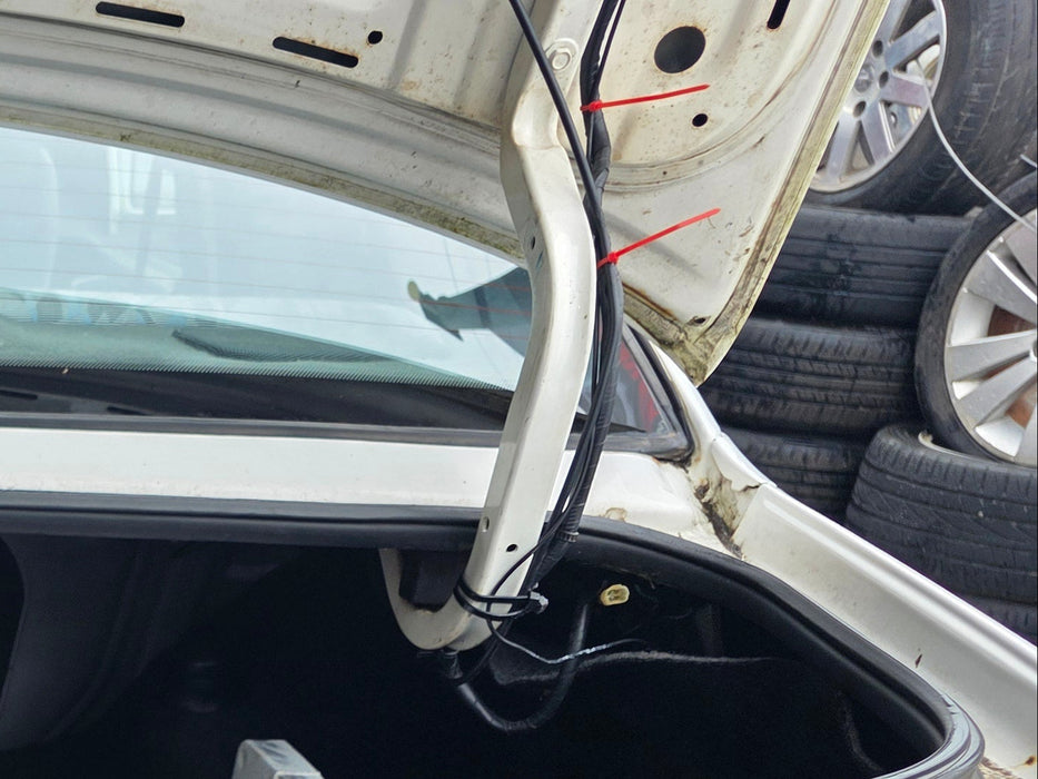 A305 - VR Holden Commodore SEDAN - Bootlid Hinge Driver's Side - ALASKAN WHITE #J064