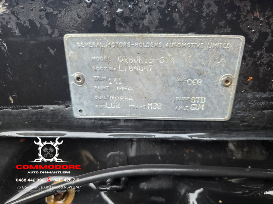 A305 - VR Holden Commodore Sedan - Driver's Front Hub (ABS Compatible)