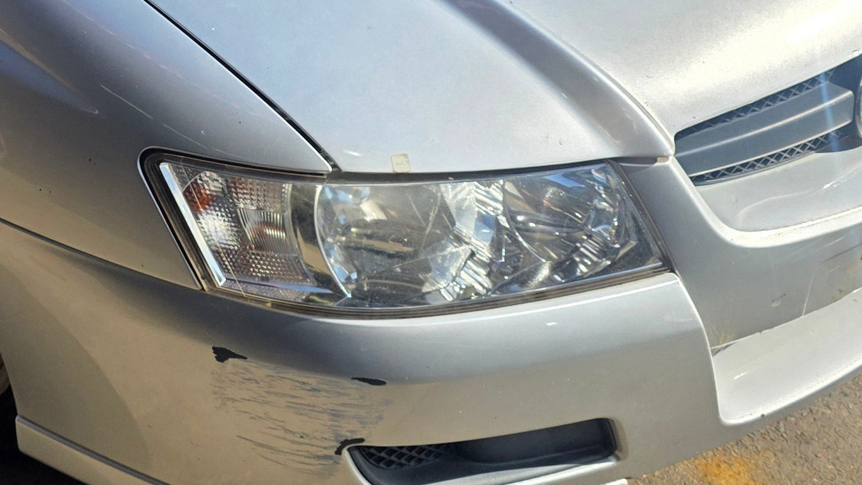 A304 - VZ Holden Commodore SEDAN (2005) - Headlight Driver's Side GENUINE