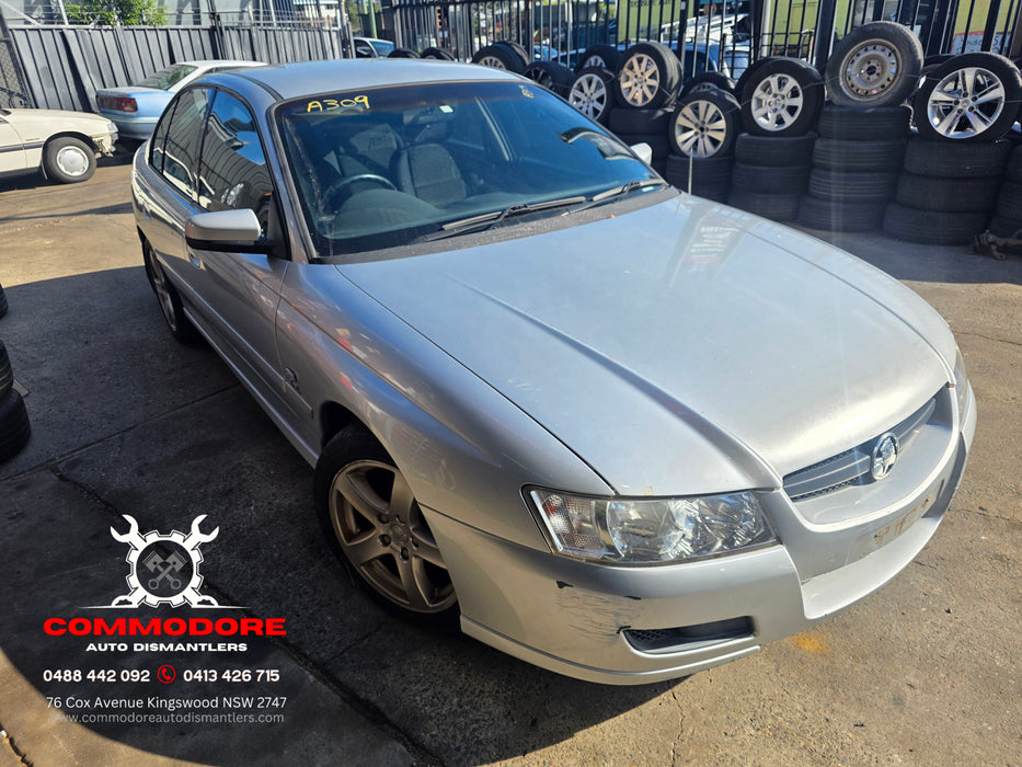A304 - VZ Holden Commodore SEDAN - Front Bar w/ Upper Grille GENUINE - SILVER #470G