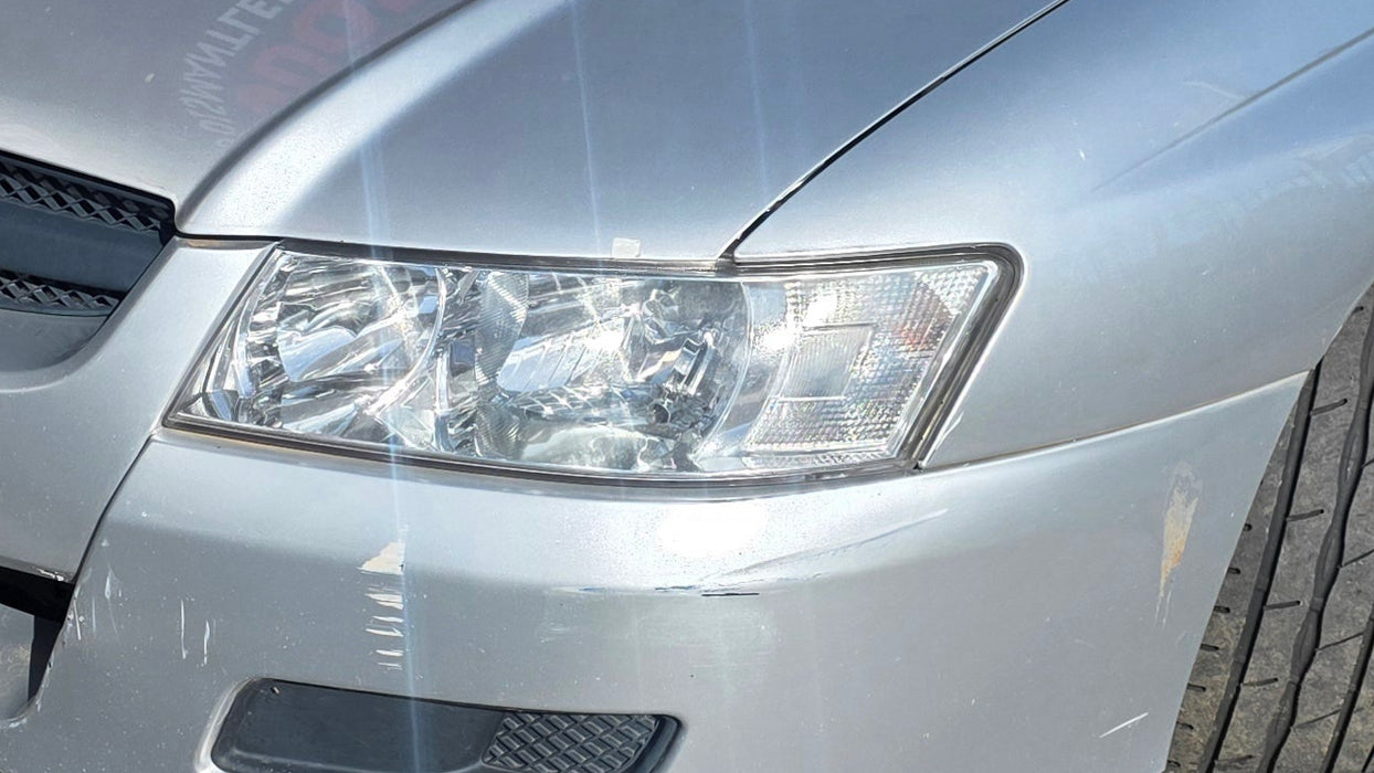 A304 - VZ Holden Commodore SEDAN (2005) - Headlight Passenger's Side GENUINE