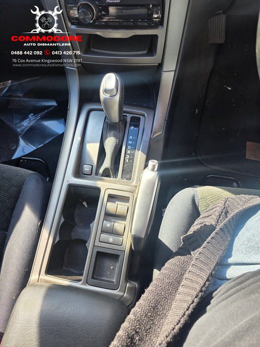 A304 - VZ Holden Commodore SEDAN - Automatic Gear Shifter w/ PWR Button - TRIM #81i