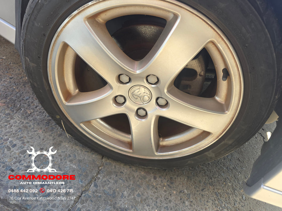 A304 - VZ Holden Commodore SEDAN - Wheel / Tyre 17" (4pc SET) 235 / 45ZR17