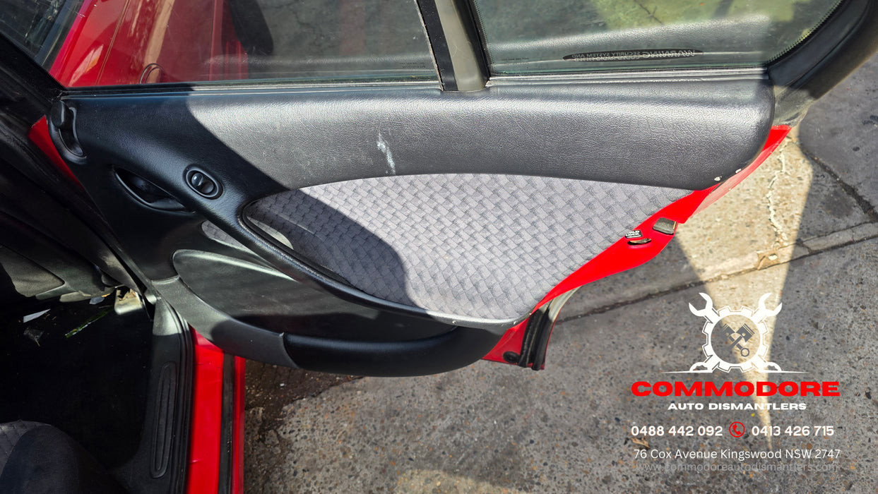 A316 - VZ Holden Commodore Sedan, Auto 512,XXXkms Paint Code #687F Sting Red
