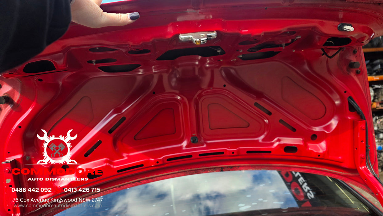 A316 - VZ Holden Commodore Sedan, Auto 512,XXXkms Paint Code #687F Sting Red