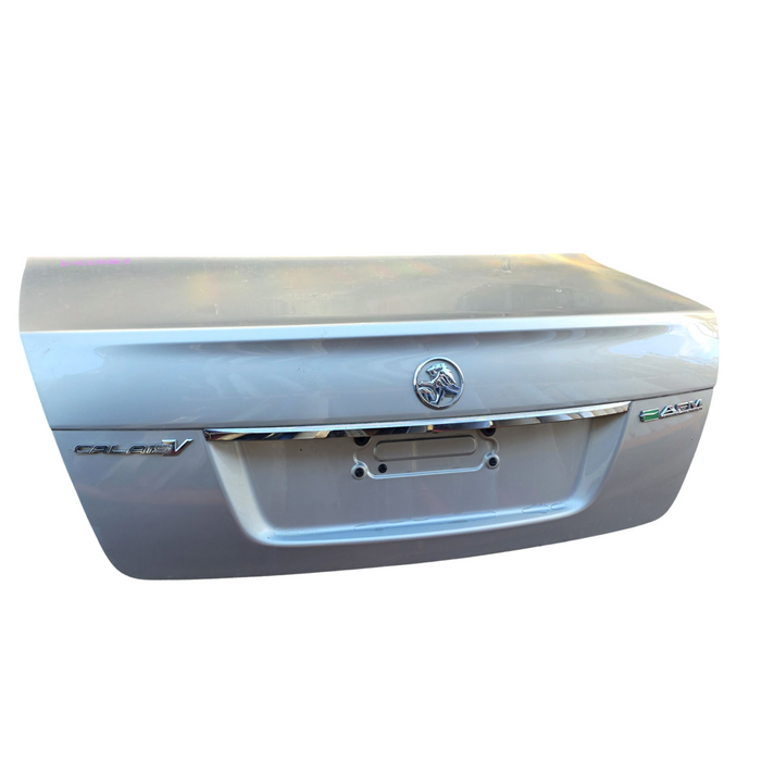 Da2039 - VE Holden Calais V Sedan -  Bootlid w/ "CALAIS V" Badges & Chrome Trim - Nitrate Silver #636R
