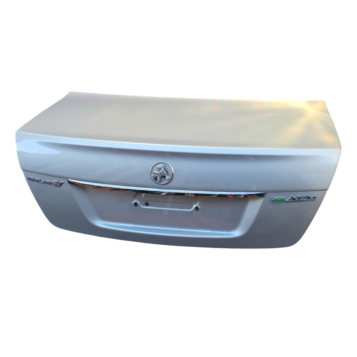 Da2039 - VE Holden Calais V Sedan -  Bootlid w/ "CALAIS V" Badges & Chrome Trim - Nitrate Silver #636R