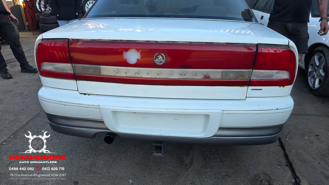 A334 - VS Holden Statesman Sedan Alaskan White V6 Auto 296,XXXkms