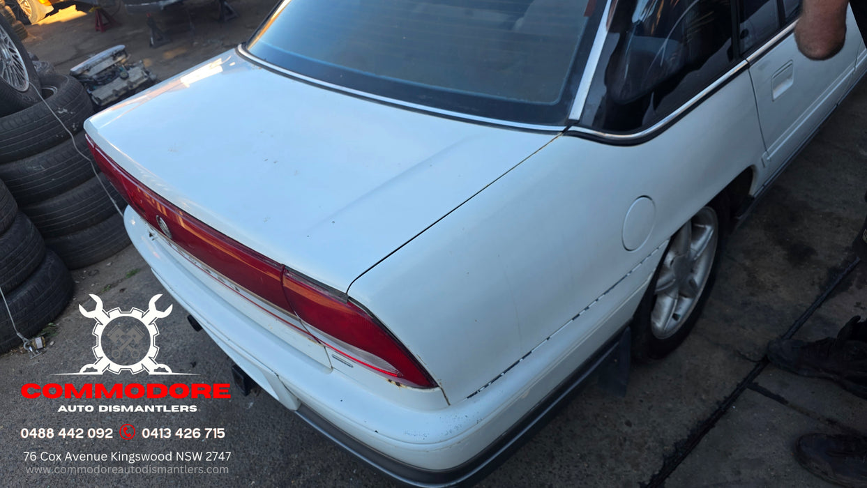A334 - VS Holden Statesman Sedan Alaskan White V6 Auto 296,XXXkms