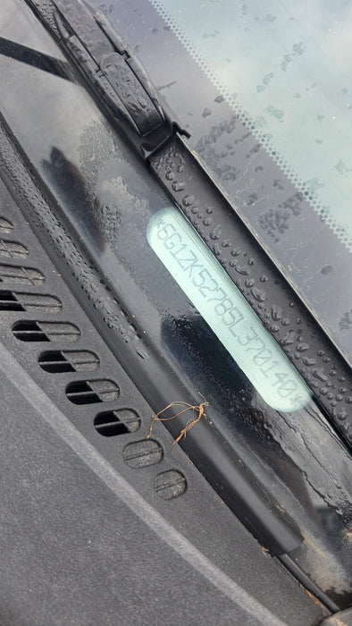 EX013 - VZ SV6 Holden Commodore Sedan - "KENWOOD & HELIX" Speaker System - Parcel Tray Speaker (KFC-HQ718) Door Speakers (P 68)